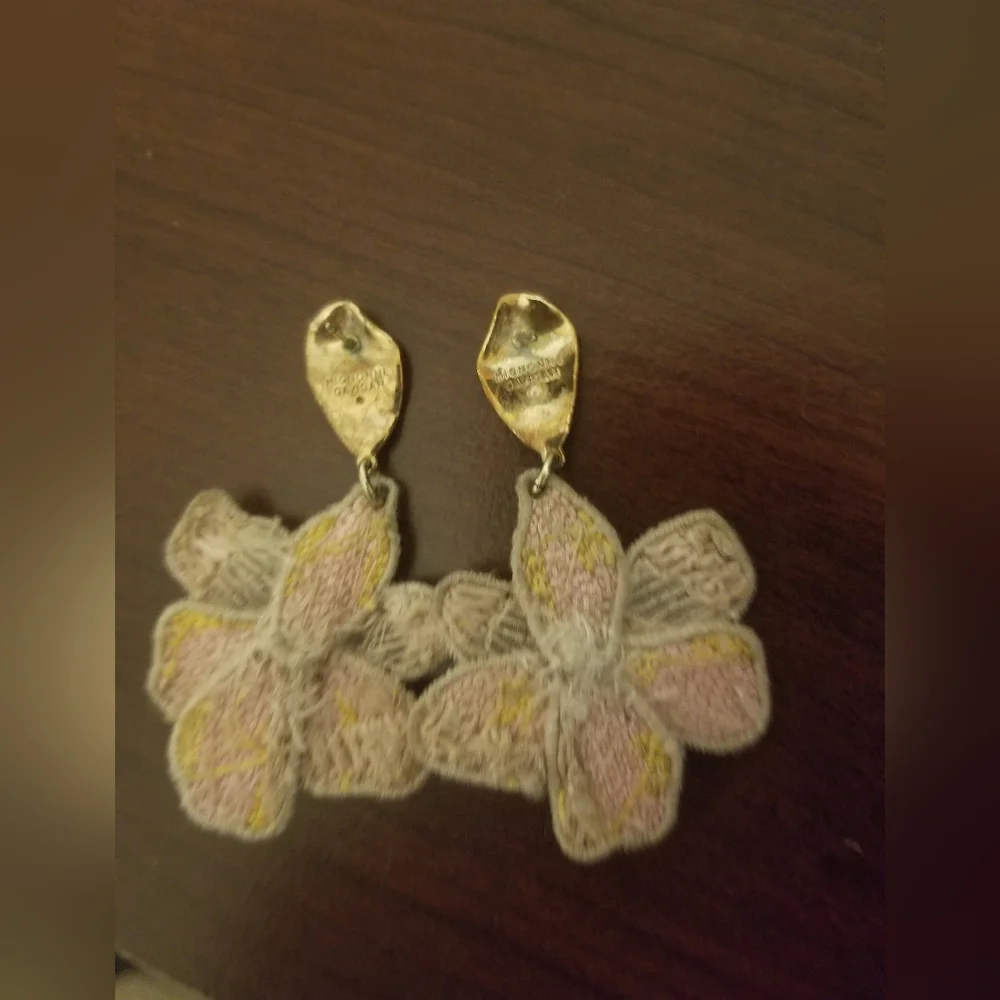 Mignonne Gavigan Pink Floral Beaded Earrings - Picture 6 of 6